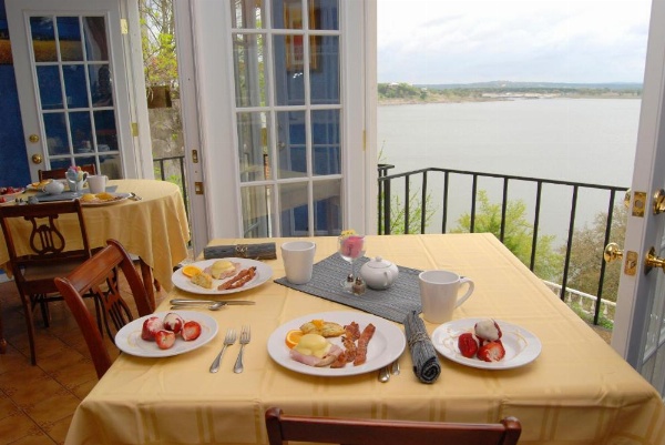 Lakehouse Bed and Breakfast image 24