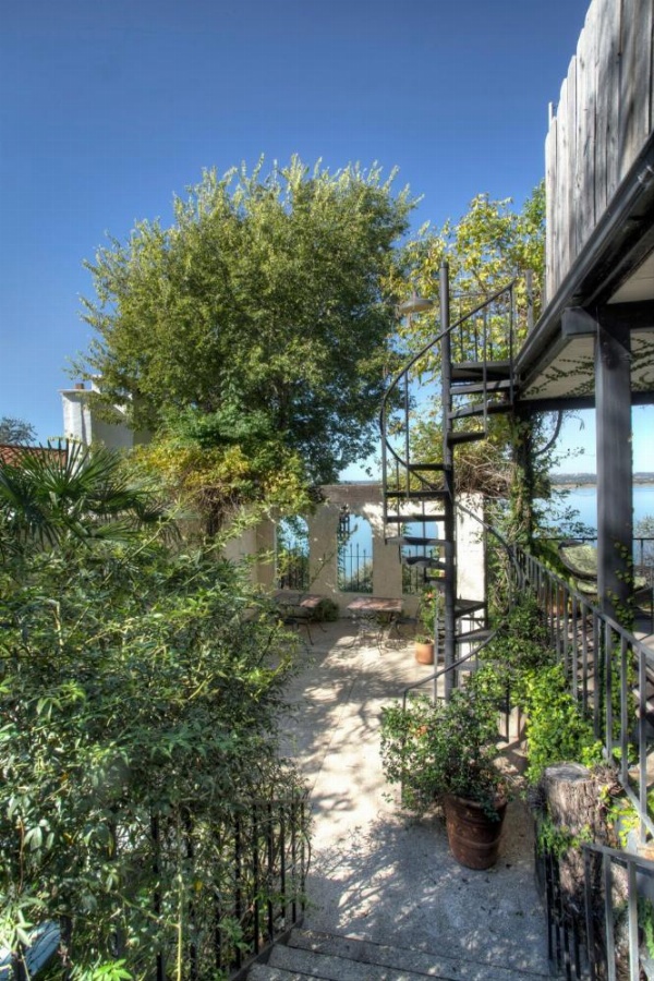 Lakehouse Bed and Breakfast image 8